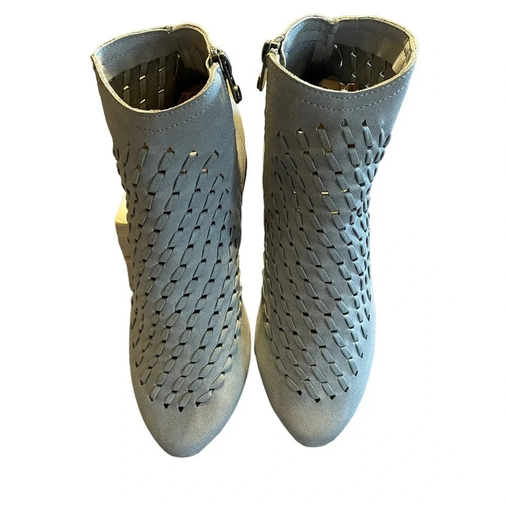 Blowfish Grey Ankle Booties w/Weave Detail & Side Zipper - Sz 6 - Picture 2 of 11